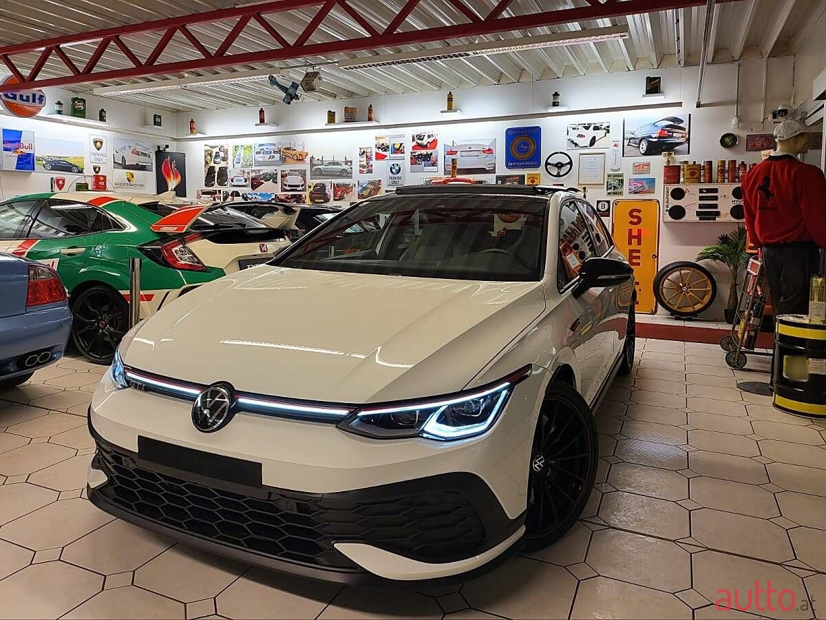 2022' Volkswagen Golf photo #1