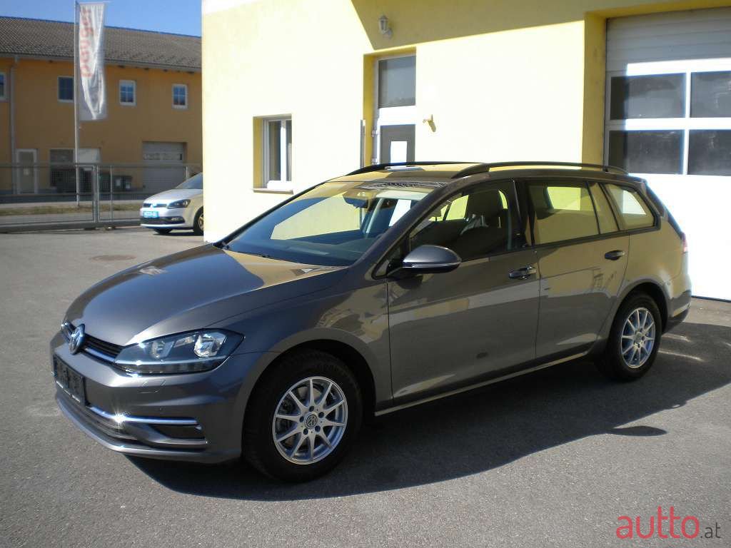 2018' Volkswagen Golf photo #2