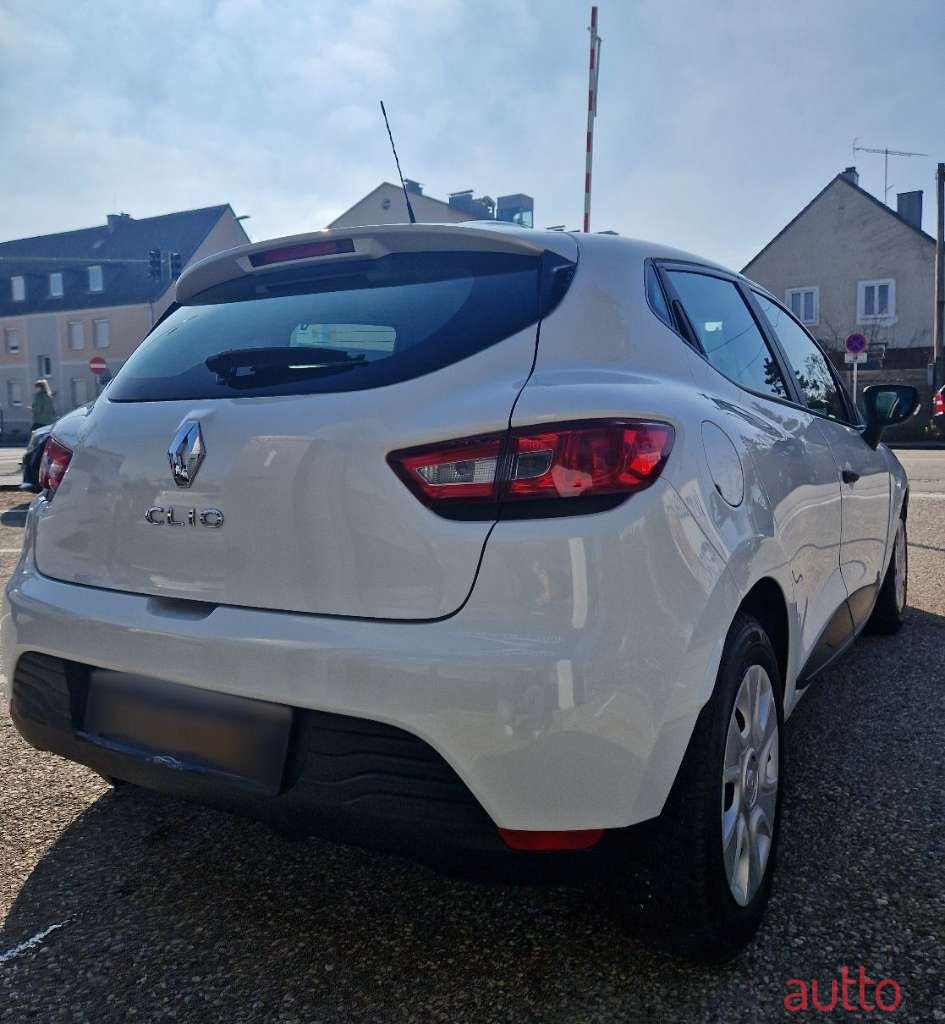 2013' Renault Clio photo #6