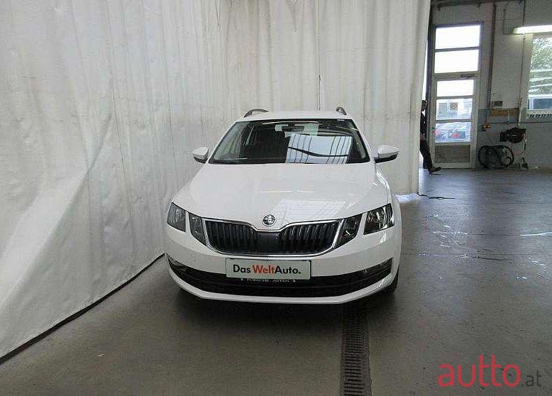 2020' Skoda Octavia photo #1