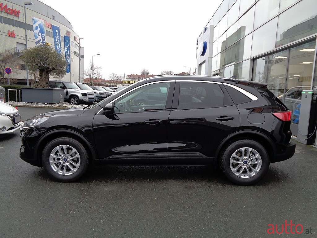 2022' Ford Kuga photo #5