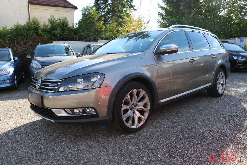 2012' Volkswagen Passat photo #3