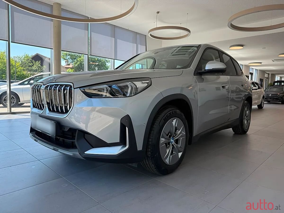 2023' BMW iX1 photo #3