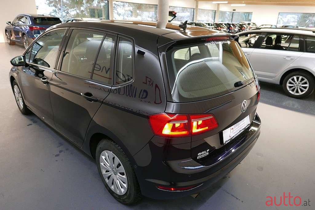 2016' Volkswagen Golf photo #5