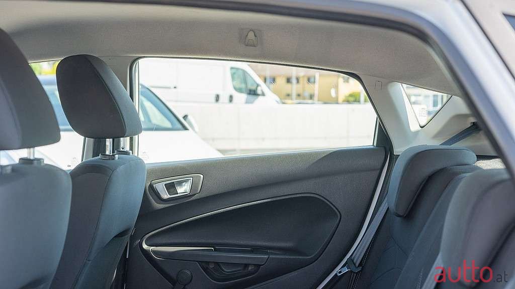 2013' Ford Fiesta photo #6