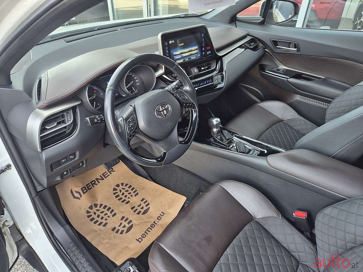 2017' Toyota C-HR photo #6