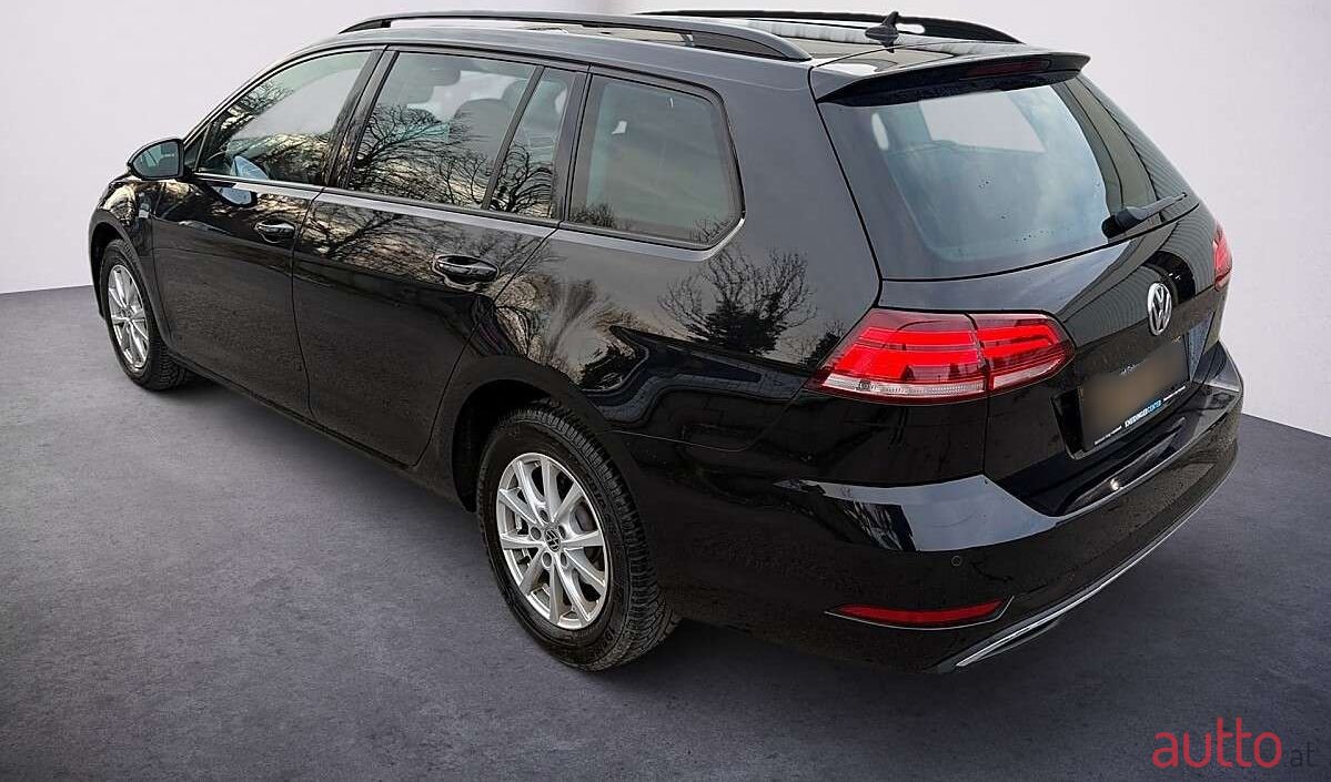 2017' Volkswagen Golf photo #3