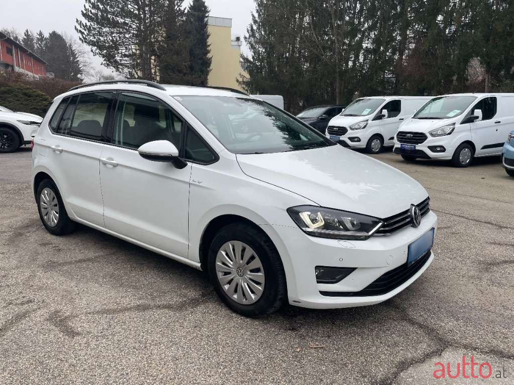 2015' Volkswagen Golf photo #5