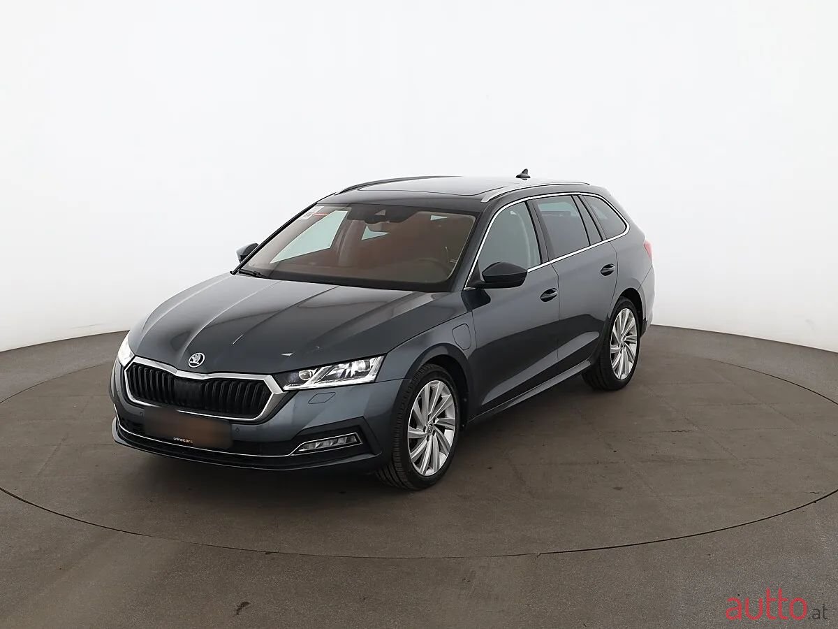 2021' Skoda Octavia photo #1