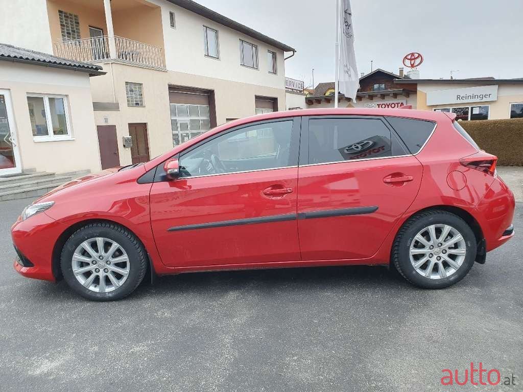 2017' Toyota Auris photo #6