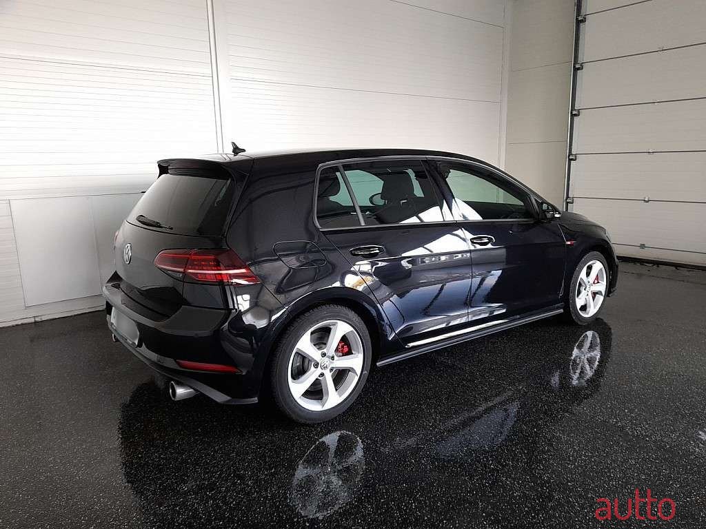 2019' Volkswagen Golf photo #1