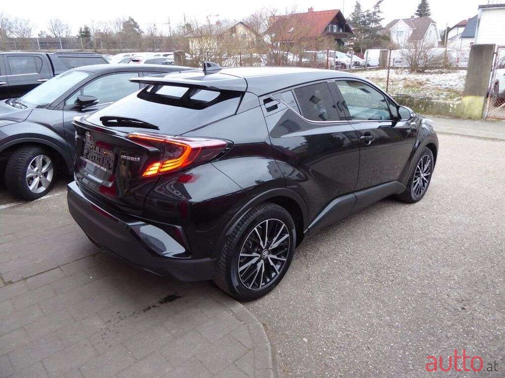 2019' Toyota C-HR photo #5