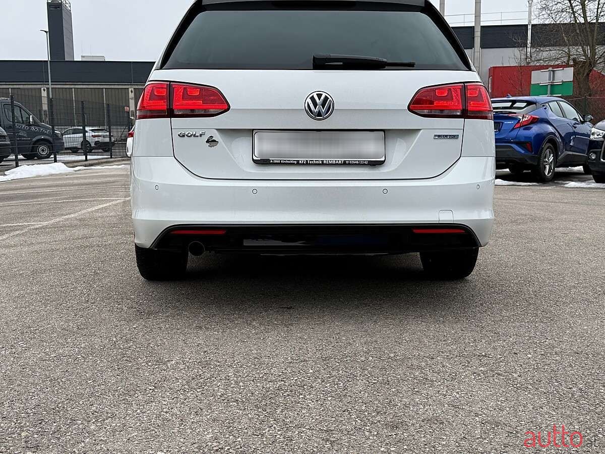 2015' Volkswagen Golf photo #6