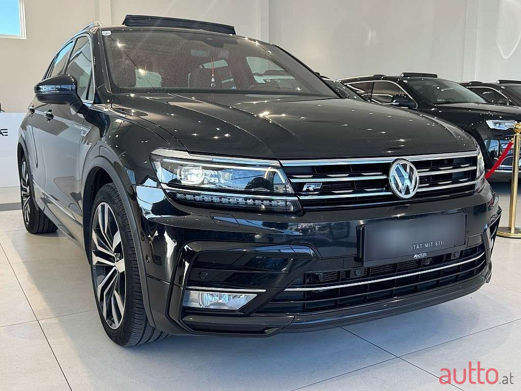 2017' Volkswagen Tiguan photo #4