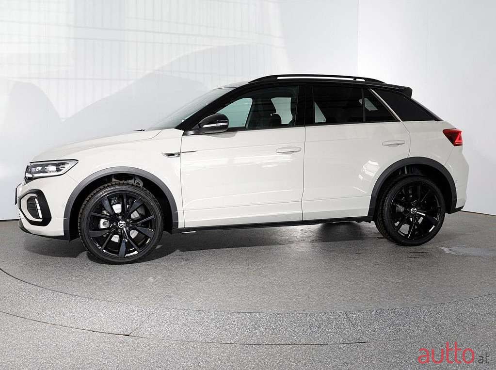 2023' Volkswagen T-Roc photo #2