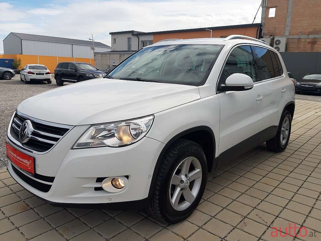 2010' Volkswagen Tiguan photo #3