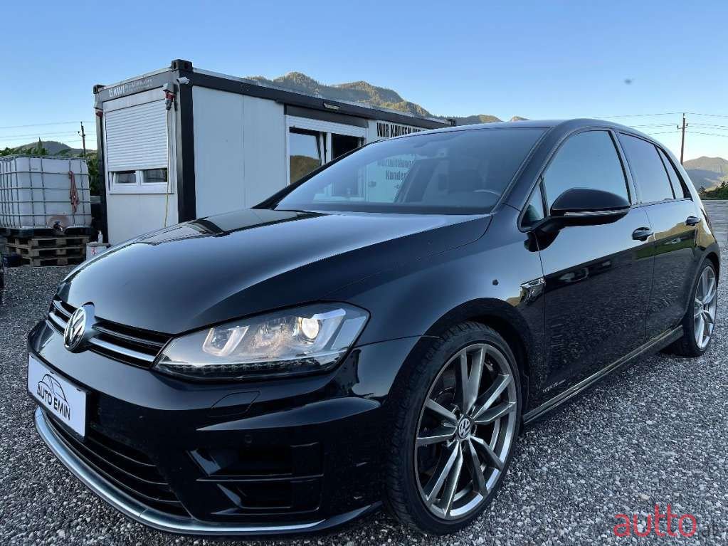 2015' Volkswagen Golf photo #2