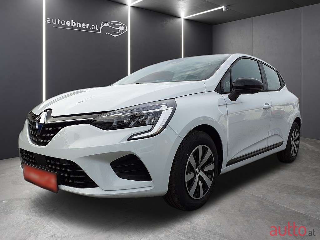 2023' Renault Clio photo #1
