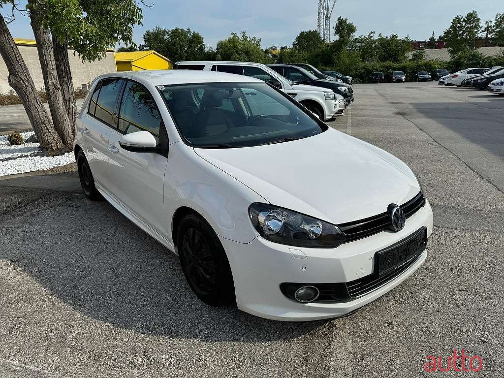 2010' Volkswagen Golf photo #2