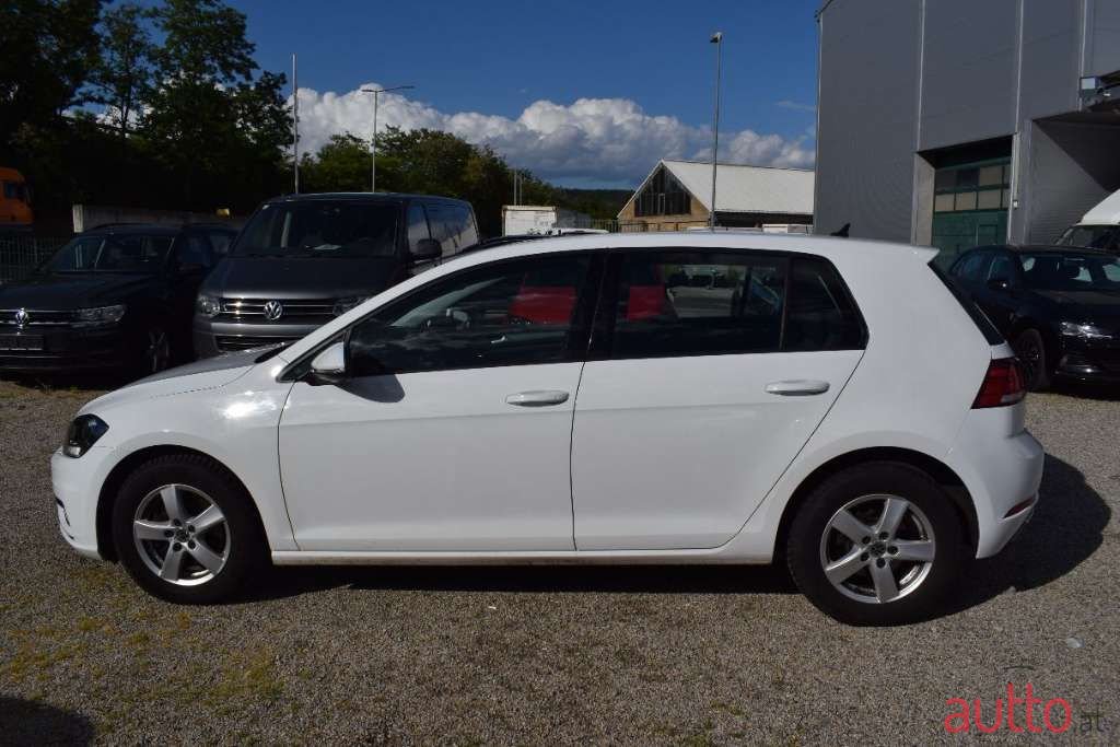 2018' Volkswagen Golf photo #3