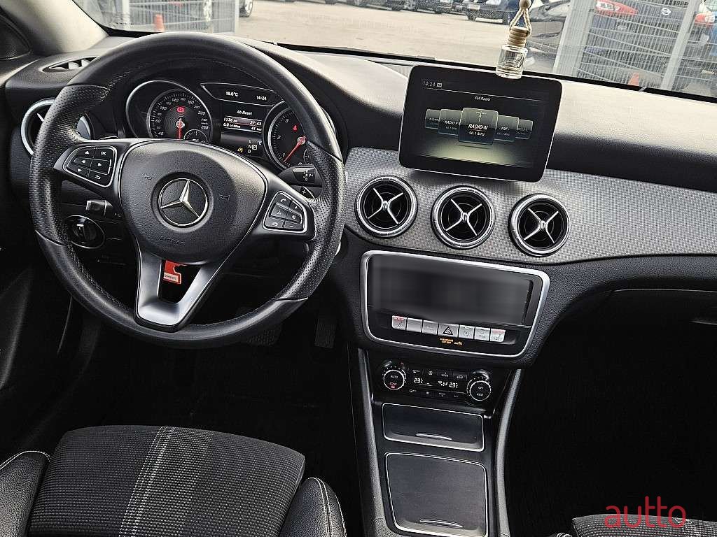 2017' Mercedes-Benz Cla-Klasse photo #5