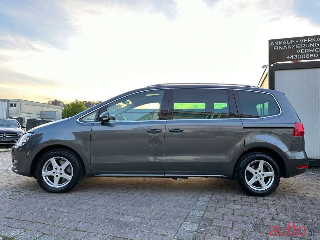 2011' Volkswagen Sharan photo #2