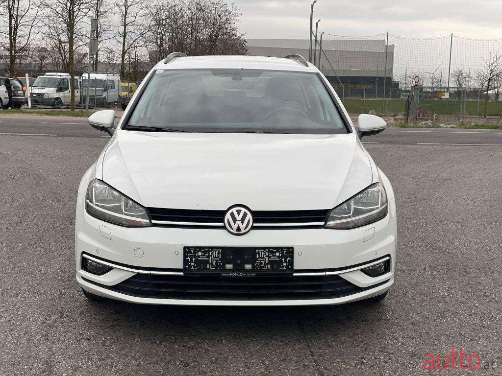 2018' Volkswagen Golf photo #2