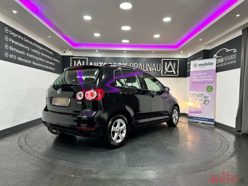 2010' Volkswagen Golf photo #6