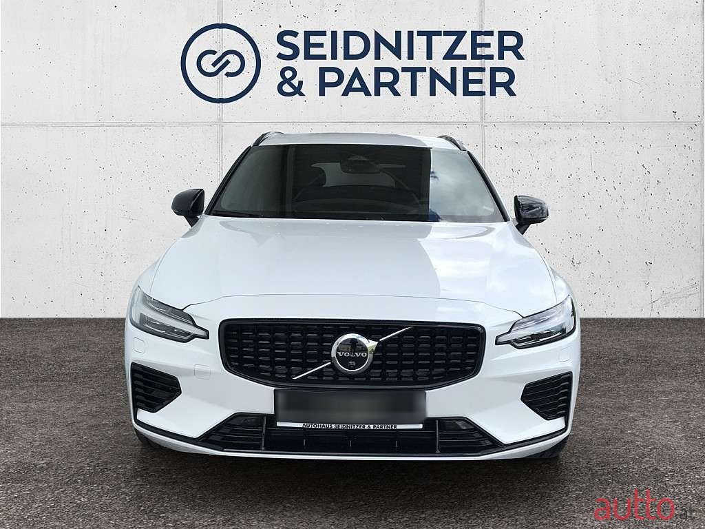 2024' Volvo V60 photo #2