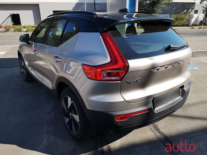 2023' Volvo XC40 photo #2