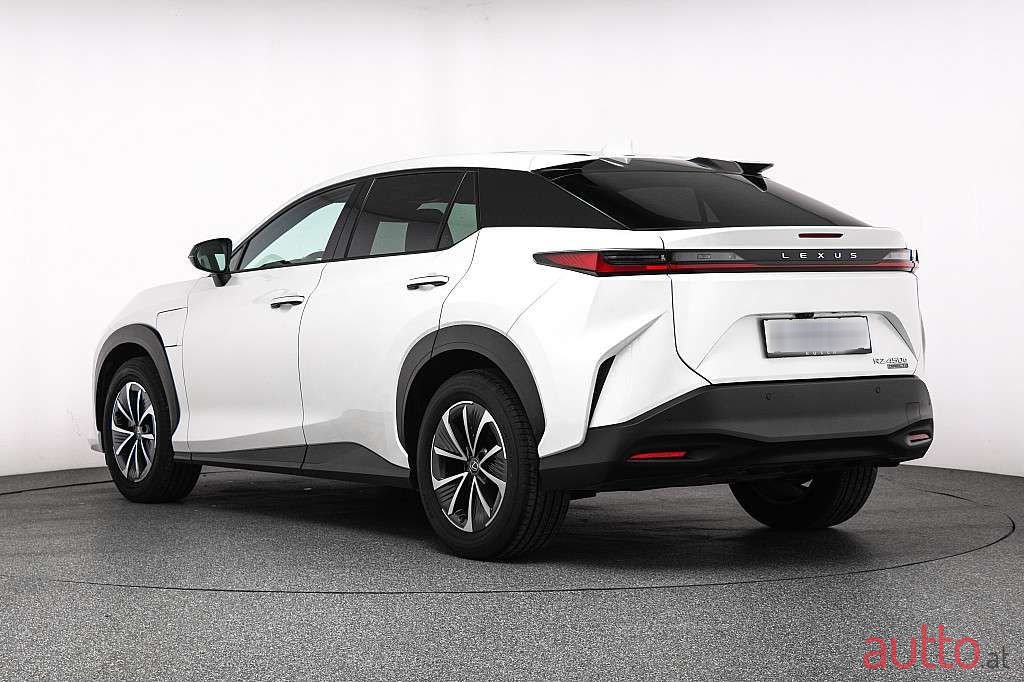 2023' Lexus RZ photo #3