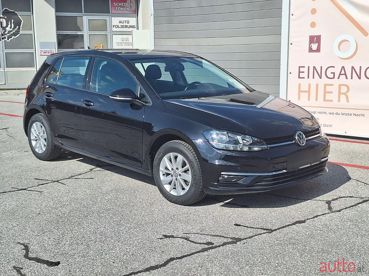 2017' Volkswagen Golf photo #2