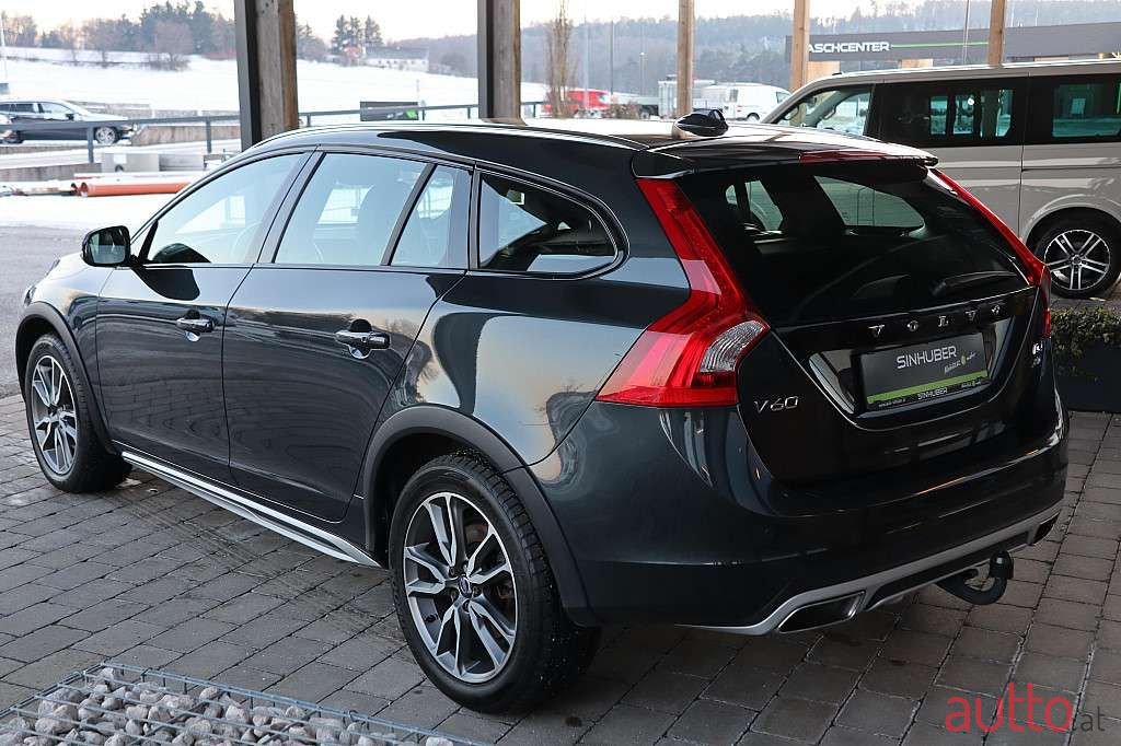2017' Volvo V60 photo #3