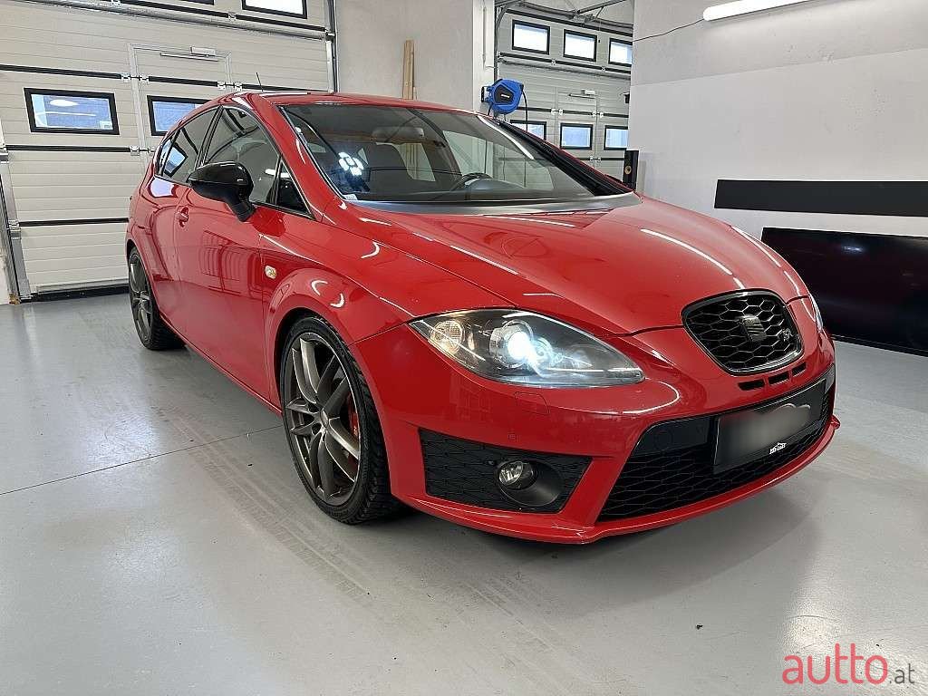 2011' SEAT Leon photo #3