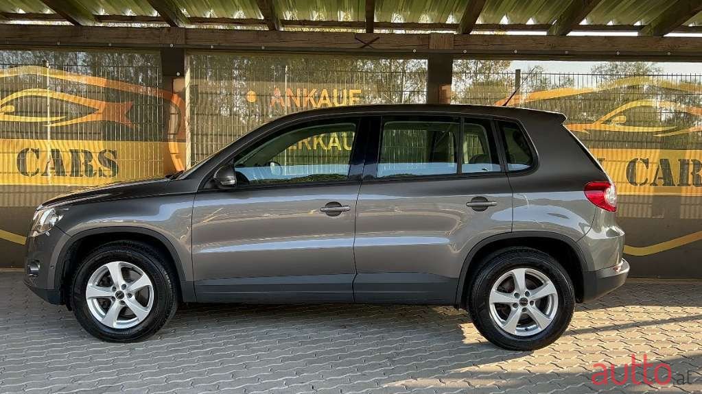 2009' Volkswagen Tiguan photo #5
