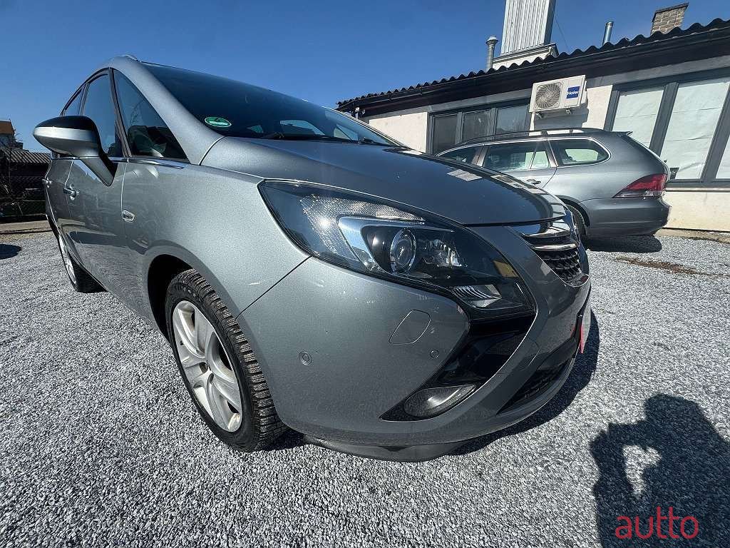 2013' Opel Zafira photo #1