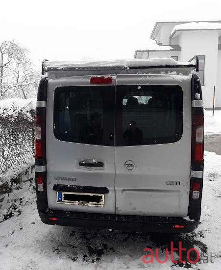 2015' Opel Vivaro photo #1