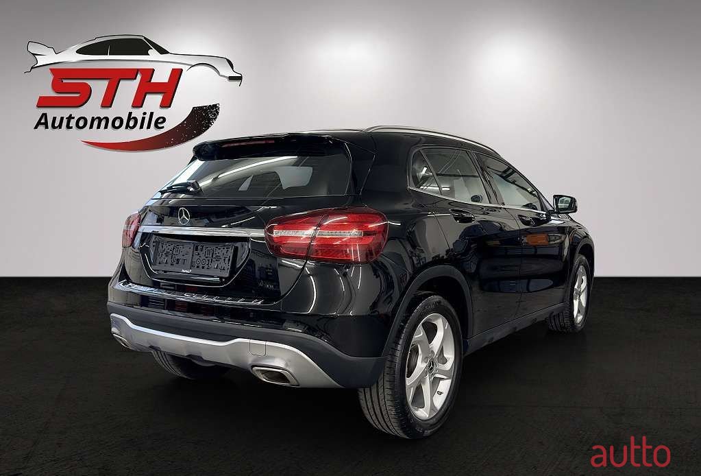 2018' Mercedes-Benz Gla-Klasse photo #4