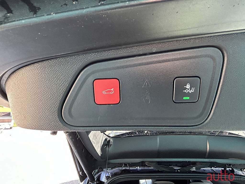 2023' Peugeot 3008 photo #4