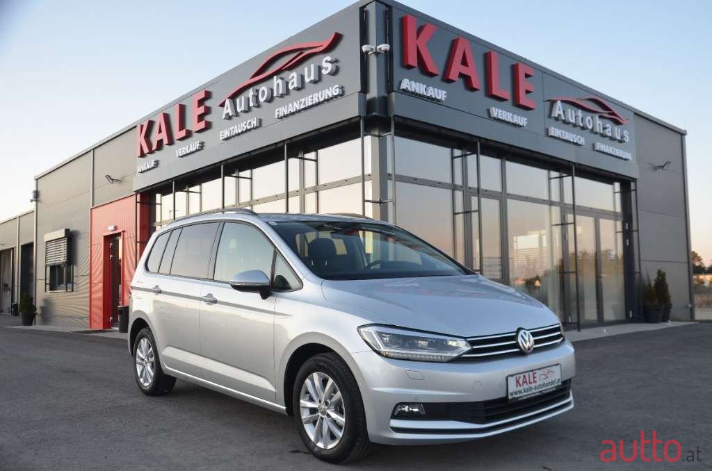 2018' Volkswagen Touran photo #1