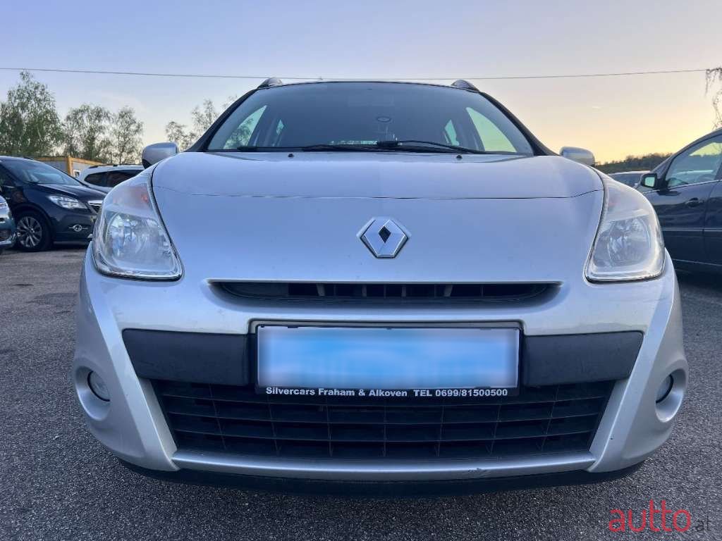 2011' Renault Clio photo #1