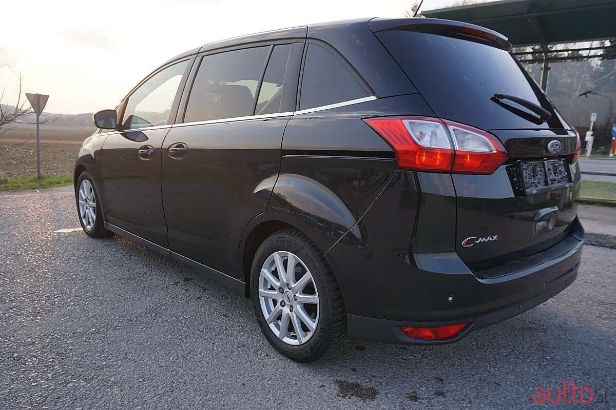 2012' Ford C-MAX photo #4