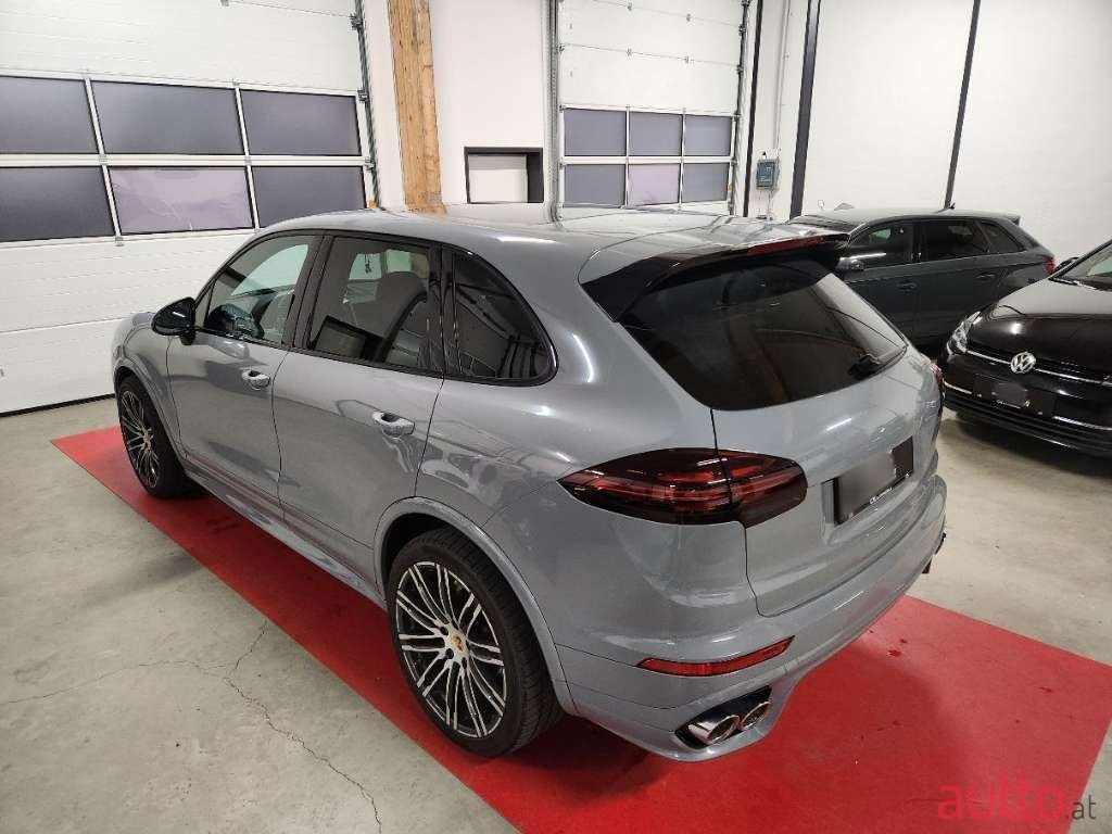 2016' Porsche Cayenne photo #5