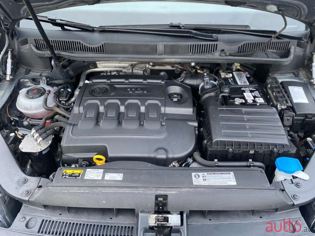 2018' Volkswagen Touran photo #3