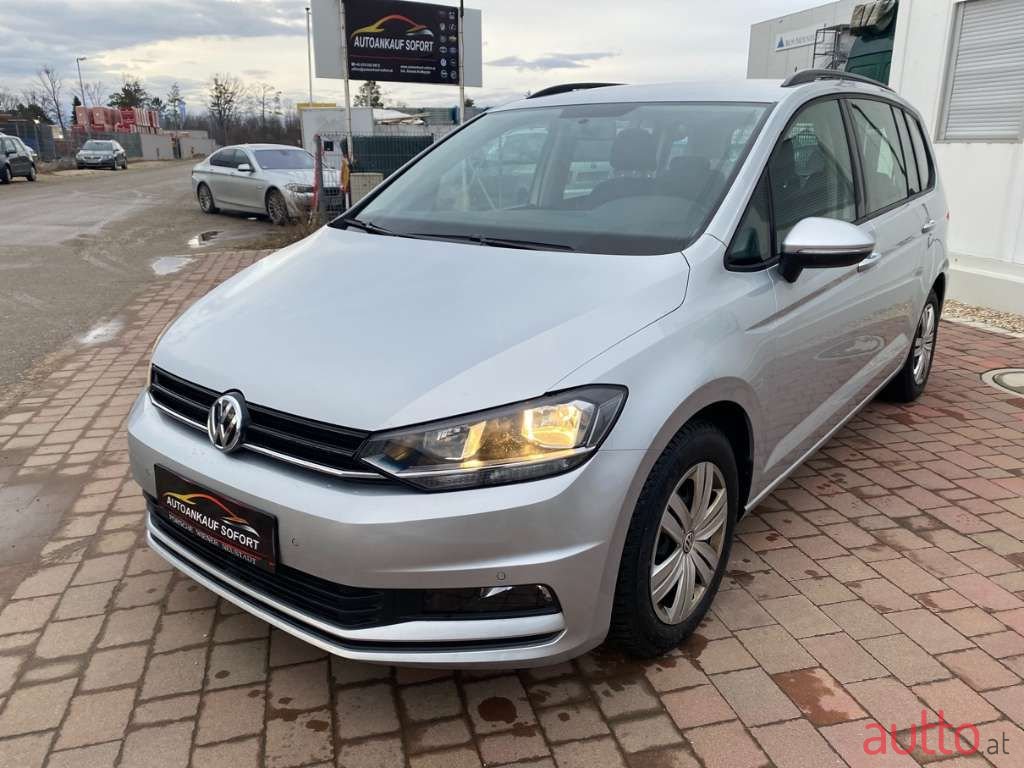 2018' Volkswagen Touran photo #1