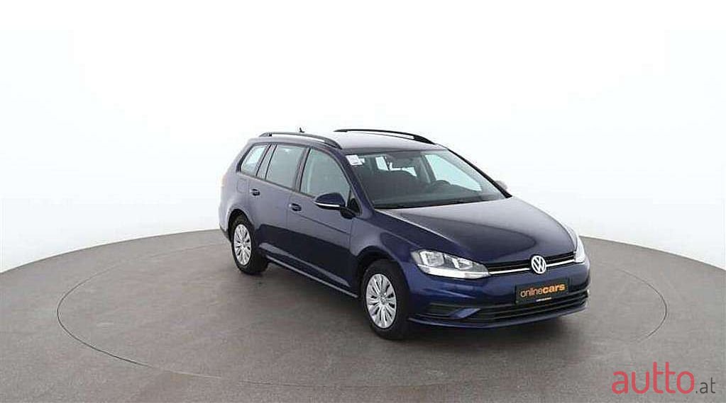 2019' Volkswagen Golf photo #6