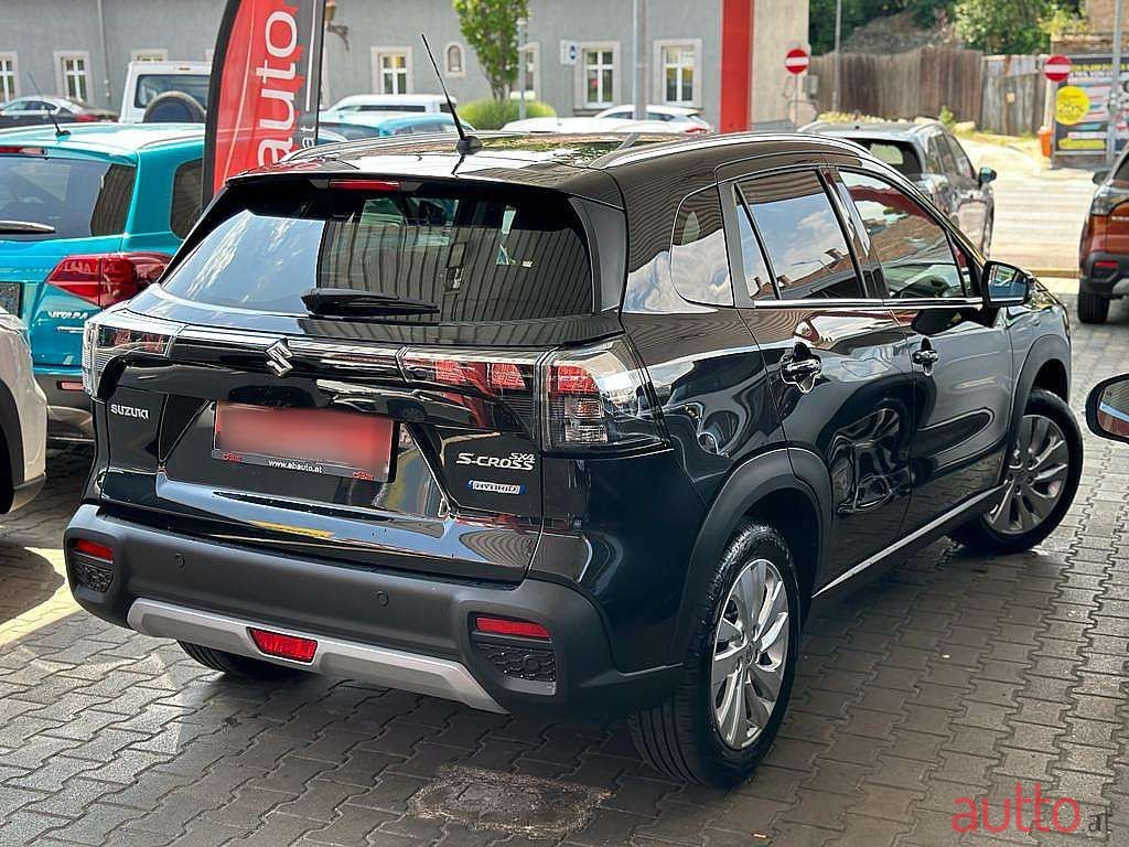 2023' Suzuki S-Cross photo #3