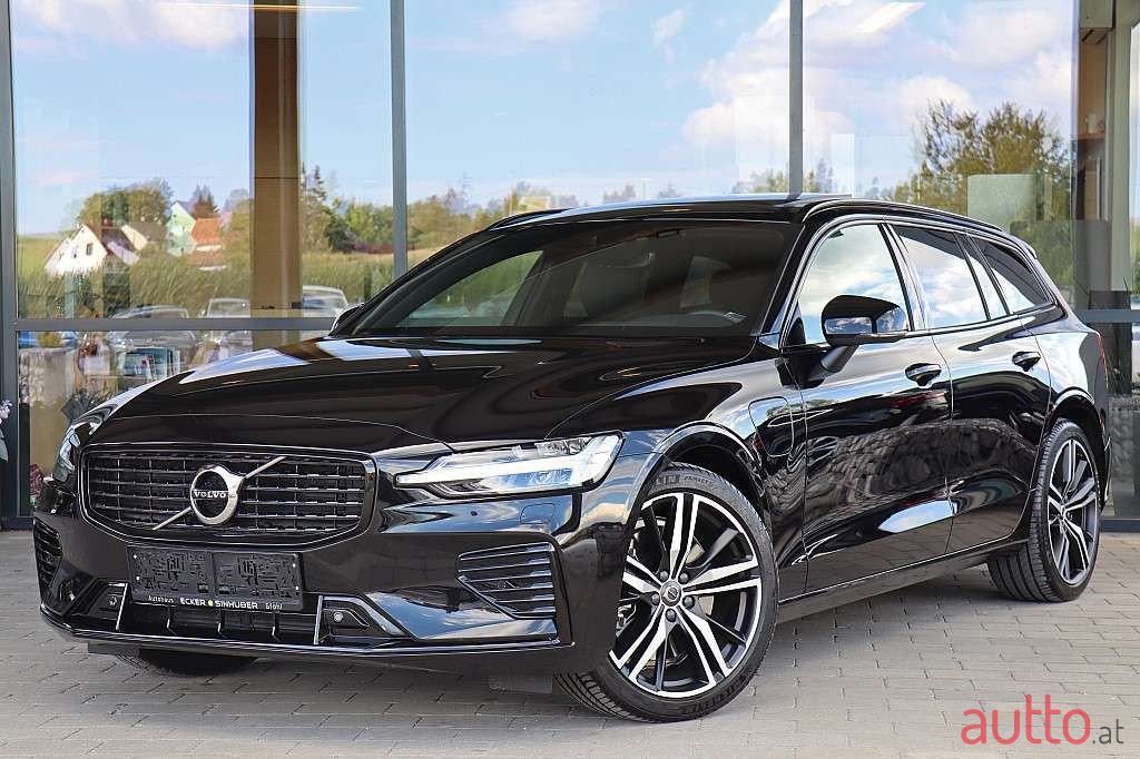 2021' Volvo V60 photo #1