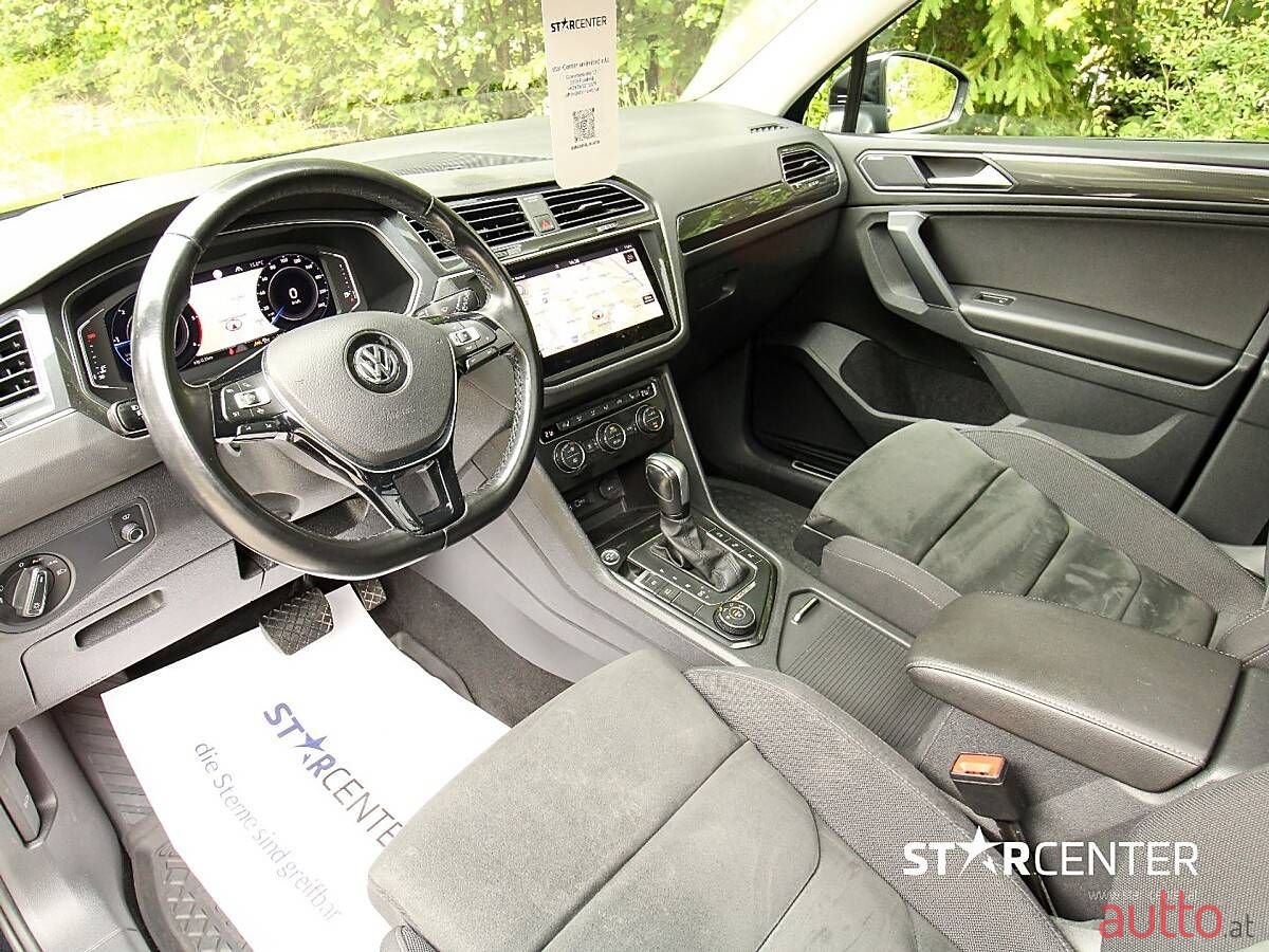 2020' Volkswagen Tiguan photo #6