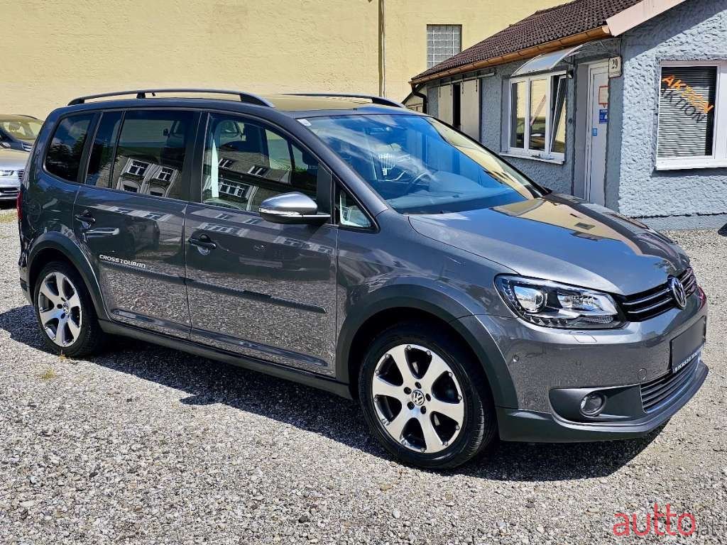2013' Volkswagen Touran photo #2